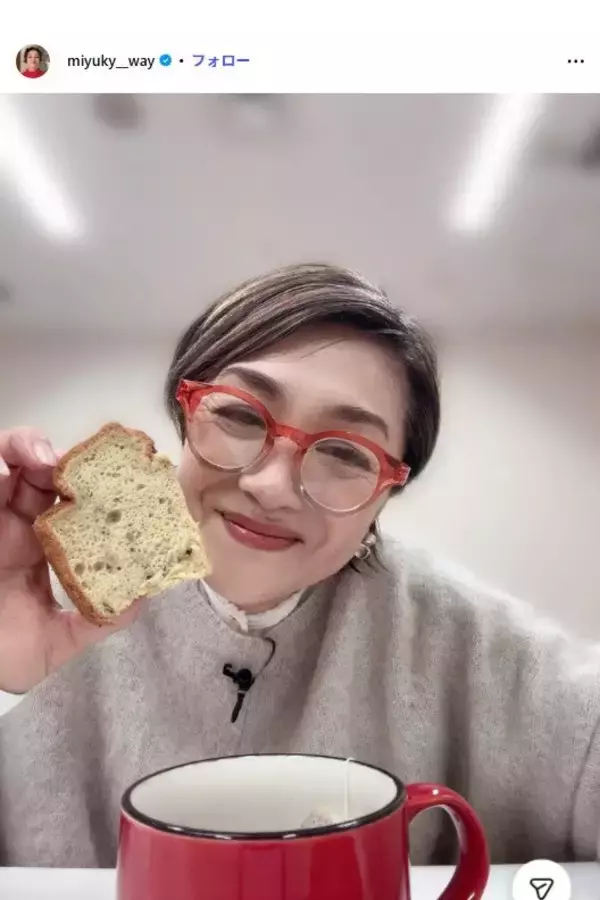 香坂みゆき、父親を顔出し 親子散歩ショットに「笑顔がそっくり」「優しそうなお父様」の声