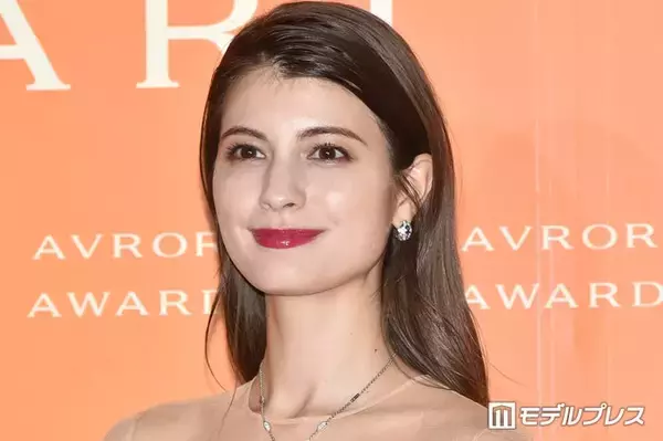 マギー、ホルターネックビキニで圧巻スタイル開放「圧倒的な美しさ」「海が似合う」と絶賛の声