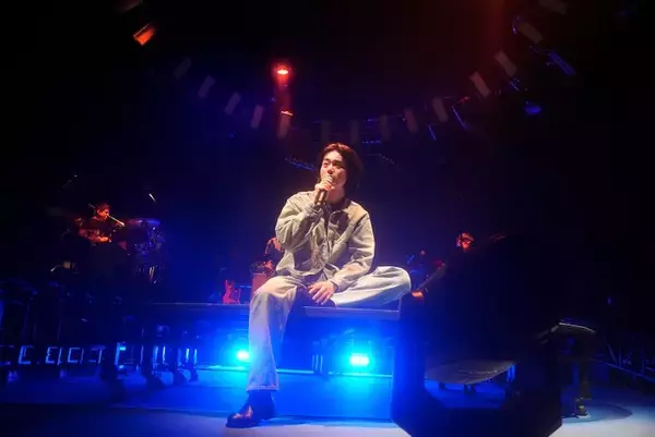 菅田将暉、17曲で魅せた現在地と音楽活動10周年に向けた決意表明 上裸姿で熱いパフォーマンスも【ライブレポ／セットリスト】