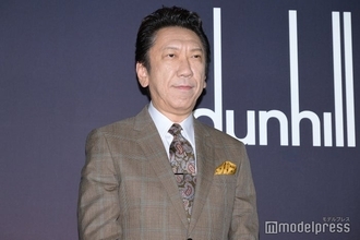 布袋寅泰、CMで共演中の“姪っ子”との2ショット公開「背が高くてスタイル抜群」「やりとり可愛い」の声