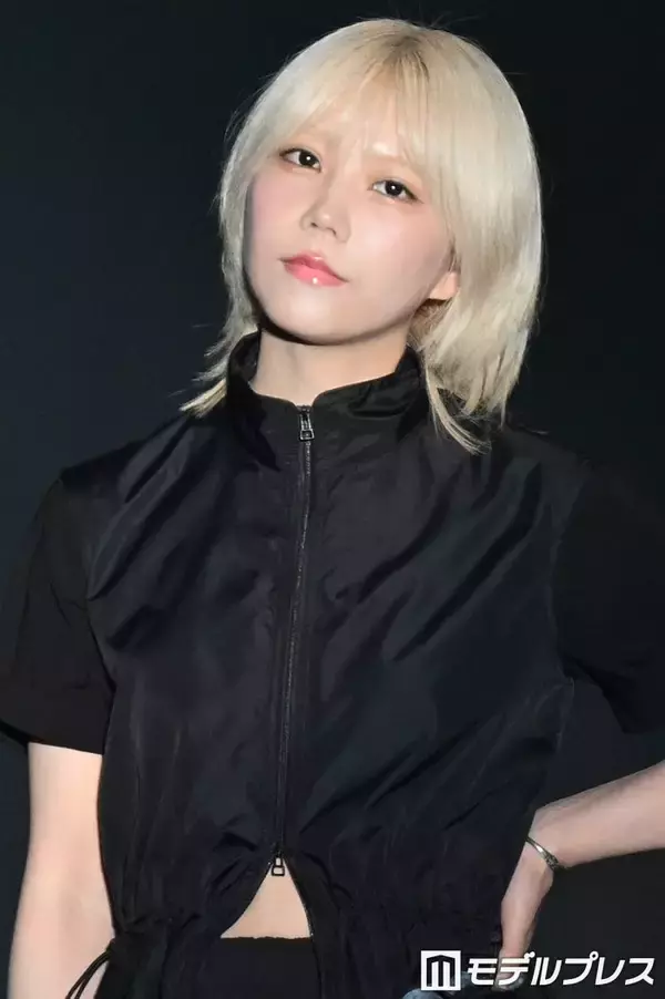 元乃木坂46川後陽菜、変形トップスから美ウエスト覗く モードな装いで魅了【TGC新潟2026】