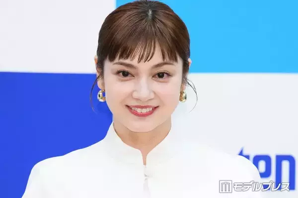 4児の母・平愛梨、Jリーグ開幕戦でのユニフォーム姿の子ども達公開「素敵な家族」「力強くて可愛い応援団」の声