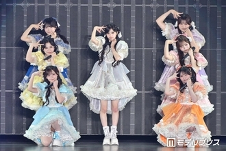 MORE STAR、メンバー脱退後の新体制7人でパフォーマンス 「ハグ！」披露【ガルアワ2026A／W】