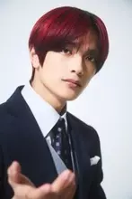 なにわ男子・高橋恭平、大人な雰囲気醸し出したスーツ姿披露 “今の高橋"を知ることができる企画も