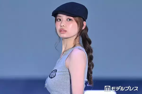 元日向坂46濱岸ひより、ノースリーブでヘルシー肌見せ クールな姿に「爆イケすぎ」「雰囲気違くてびっくり」の声【ガルアワ2026SS】