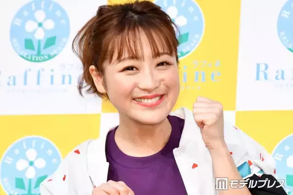 鈴木奈々「バストが大きくなった」新幹線車内でのタンクトップ姿披露「ヘルシーなスタイル」「憧れる」の声