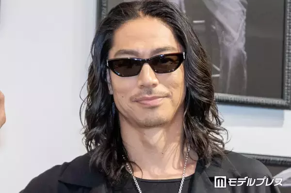 EXILE・AKIRA、“3児の父”HIROの変化明かす「9時には電話がつながらない」
