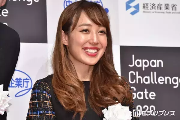 3児の母・川崎希「ヨーグルトに食パンをつけて食べるのにハマり中」次女の“もぐもぐ時間”公開「手づかみ食べが上手」「可愛い」の声