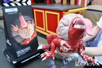 USJ、バイオ「リッカー・ポップコーンバケツ」公開 長い舌に鋭い爪…不気味さ精巧に再現