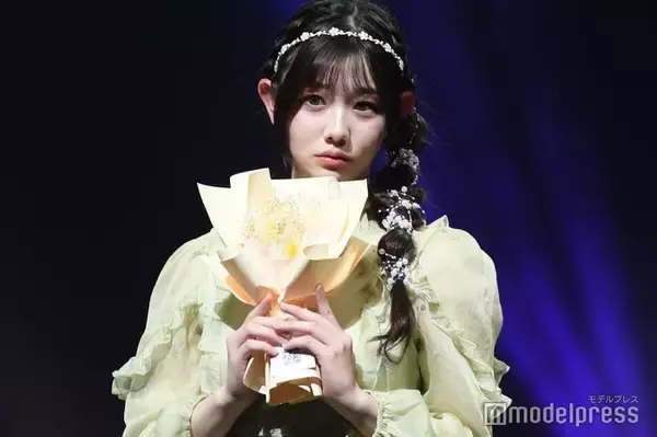 「今日好き」秋山みづき、ミニスカ×ブーツの冬コーデで美脚スラリ「スタイルレベチ」「透明感半端ない」の声