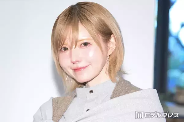 益若つばさ、美脚際立つ春のミニワンピ披露「可愛すぎる」「うにちゃんとの2ショットに癒される」と反響
