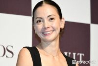 4児の母・土屋アンナ、子供顔出しのUSJ満喫ショット披露「ママに似て美人さん」「仲良し家族」の声