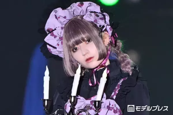 きゅるして・環やね、紫色のゴシックドレスでダークな雰囲気「まるでお人形さん」「唯一無二の可愛さ」と反響【関コレ2026A/W】