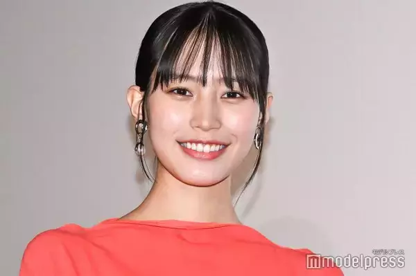 南沙良、ミニ丈・タイツ…美脚コーデ2選「理想の脚線美」「ハンサムウーマン」と反響