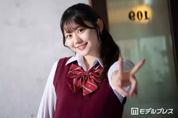 「「今日好き」りんか、ミニスカからスラリ美脚「スタイル抜群」「驚異の脚の長さ」の声」の画像