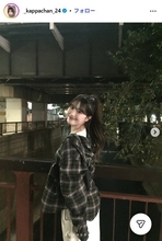 美人インフルエンサー、ミニスカコーデで紅葉満喫「センス最強」「脚長い」の声