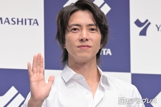 山下智久、電車移動ショット公開 “最後”の2ショットにも注目集まる「かっこよすぎる」「遭遇したかった」