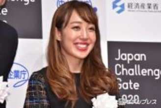 3児の母・川崎希、愛猫＆生後9ヶ月次女との仲良しショット公開「癒し効果抜群」「最高のコンビ」と反響