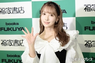 三上悠亜、“マスカラなし”メイクで雰囲気ガラリ 新ヘア公開に「ツヤツヤ」「お人形さんみたい」と反響