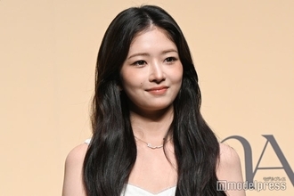 IVEレイ、ミニ丈サンタ姿で美脚披露「世界一可愛いサンタ」「アイドルオーラすごい」と反響