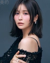 長濱ねる・宮崎優・片岡凜、“魔法のようなテクニック”で変身 抜けメイク×ブラックコーデで華麗な姿披露