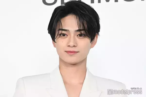 岩瀬洋志、全身白スーツが眩しい 仕事前の習慣明かす「自分のボディを1番大切にしていて…」【ULTIMUNE with LISA POP UP EVENT】