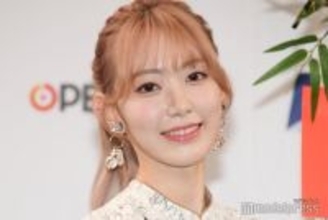 LE SSERAFIMサクラ、ノースリーブ＆胸元開きの大胆衣装で美スタイル披露「完璧スタイル」「息を呑む美しさ」の声