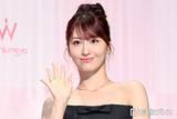 「TWICEモモ、ふんわりミニ丈ワンピースで美脚スラリ「可愛すぎ」「なんて無邪気なの」の声」の画像1