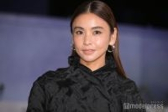 滝沢眞規子、“ロンドンの長女宅で撮影”家族5人集合ショット公開「オシャレな家族」「圧倒的オーラ」と反響