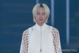 JO1川尻蓮、ランウェイシークレット登場 穴開きトップスでオーラ放つ【TGC2026 S/S】