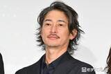 「PINKY、夫・窪塚洋介の誕生日祝福 家族ショット公開「ビジュアル強すぎ」「飾り付けのセンス抜群」の声」の画像1