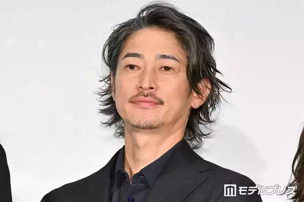 PINKY、夫・窪塚洋介の誕生日祝福 家族ショット公開「ビジュアル強すぎ」「飾り付けのセンス抜群」の声