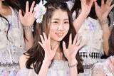「AKB48メンバー、美脚際立つミニスカ衣装姿を公開「お人形さんみたい」「脚のラインが綺麗すぎる」と反響」の画像1