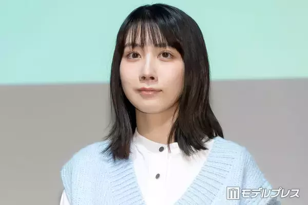 松本穂香、白のノースリから美肩際立つ「透明感がやばい」「美しすぎて憧れる」の声