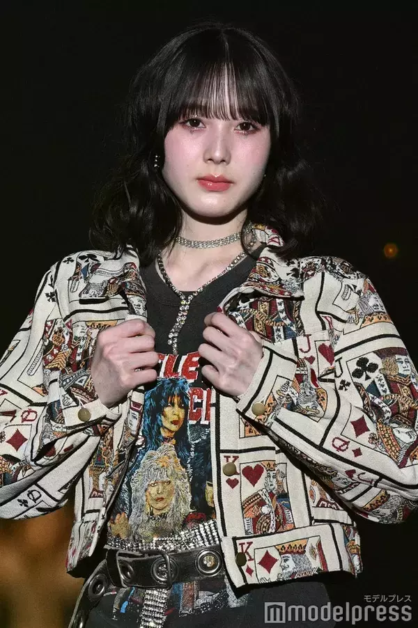 本田紗来、フリルミニスカ×タイツコーデ トランプジャケットで個性派スタイリング【TGCあいち・なごや2026】