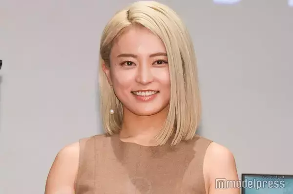 小島瑠璃子、金髪からイメチェン報告 新ヘアに「春っぽくて可愛い」「透明感すごい」と絶賛