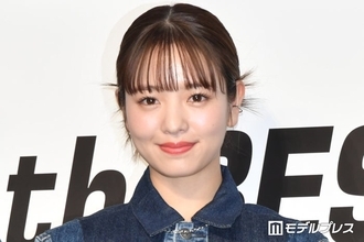 横田真悠、膝丈透けスカートから美脚スラリ「完璧な頭身バランス」「どんなテイストの衣装も着こなしててさすが」と反響