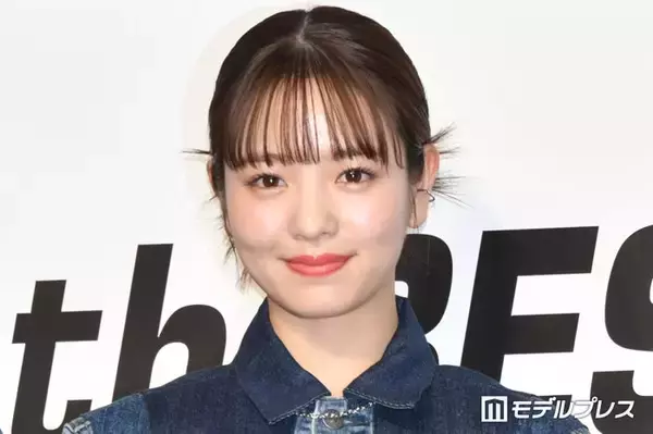 横田真悠、膝丈透けスカートから美脚スラリ「完璧な頭身バランス」「どんなテイストの衣装も着こなしててさすが」と反響