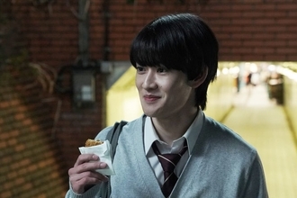 山時聡真、主演映画「90メートル」新規場面写真独占解禁 複雑な胸の内・柔らかな笑顔を切り取った4枚