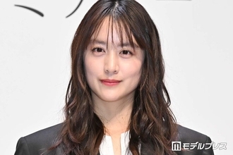 山本美月、子どもとトイ・ストーリーホテルへ 親子ショットに反響「旦那さんの投稿と繋がった」「サイズ感可愛すぎる」の声