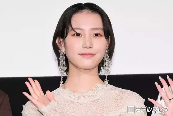 南沙良、美脚透けるシックな黒ドレス姿「上品で素敵」「見とれてしまう」と反響