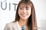 「1児の母・岡副麻希、娘と夏祭り満喫ショット公開「ママにべったりで可愛い」「娘ちゃんの浴衣姿愛おしい」」の画像1