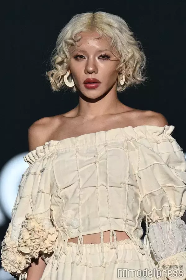 とうあ、美脚＆デコルテ全開 淡色オフショルコーデで神秘オーラ纏う「天使みたいじゃないですか？」【TGCあいち・なごや2026】