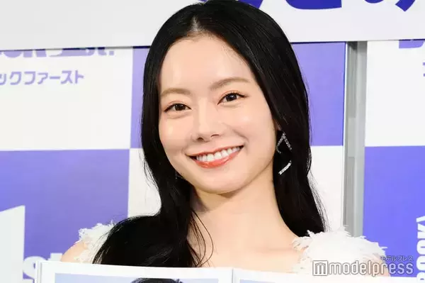 なごみ、ミニスカで美脚スラリ 雰囲気一変の大人ムードに「脚長すぎ」「絵になる」と反響