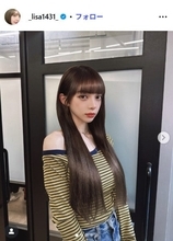 広島カープ小園海斗選手の妻・渡辺リサ、ミニスカから美脚輝く スポーツ観戦ショットに「脚が綺麗」「可愛いが渋滞してる」の声