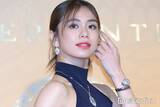 「佐藤晴美、圧巻美脚際立つミニスカショット公開「レベチのスタイル」「映画のワンシーンみたい」と絶賛の声」の画像1