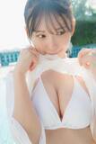 「日向坂46藤嶌果歩、プールサイドでの“サンシャインショット” 1st写真集先行カット第10弾解禁【果実の歩幅】」の画像1