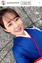 丘みどり、肩出しドレスで胸元披露「ラインが綺麗」「大人の色気がすごい」と反響