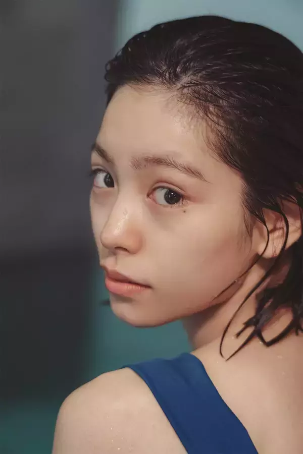 當真あみ、エディンバラのビーチでの先行カット解禁 東京・大阪での握手会イベントも決定【2nd写真集「My Tale」】