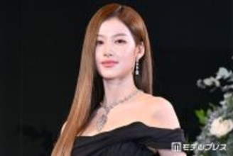 TWICEサナ、素肌輝くキャミコーデに反響「スタイル良すぎ」「ビジュアルが神」